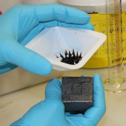 Enlarged view: Schulversuch Ferrofluid